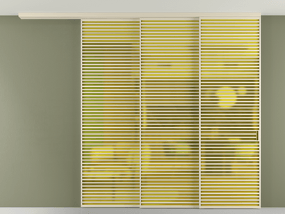 Алюминевая перегородка pv3_07_ Алюминий бежево-серый Сатинированное жёлтое стекло, триплекс, 6мм. Цвет Алюминий бежево-серый. Материал Алюминий в эмали. Коллекция Перегородка Formato вдоль стены на потолок телескопик синхро 3. Картинка.